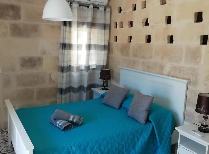 Sixty Two #4 Victoria