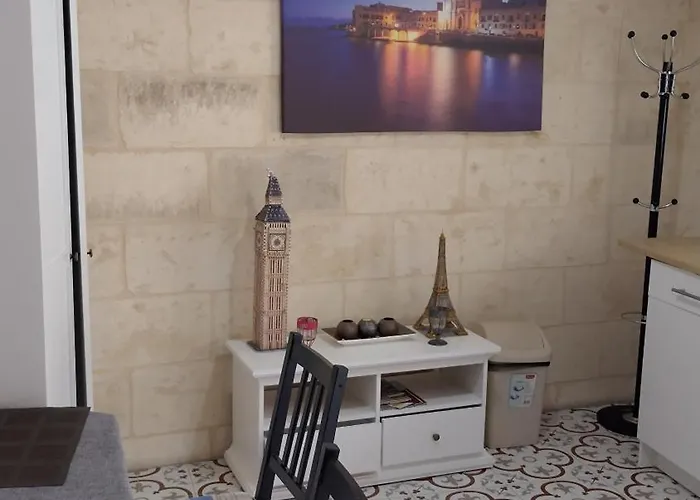 Sixty Two #4 Lägenhet